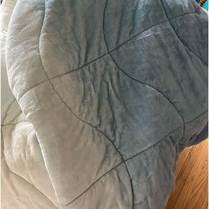 King size ombré white to medium blue Koolaburra by Ugg comforter